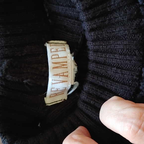 🖤 Revamped Cold Shoulder Sweater 🖤 - Picture 3 of 5